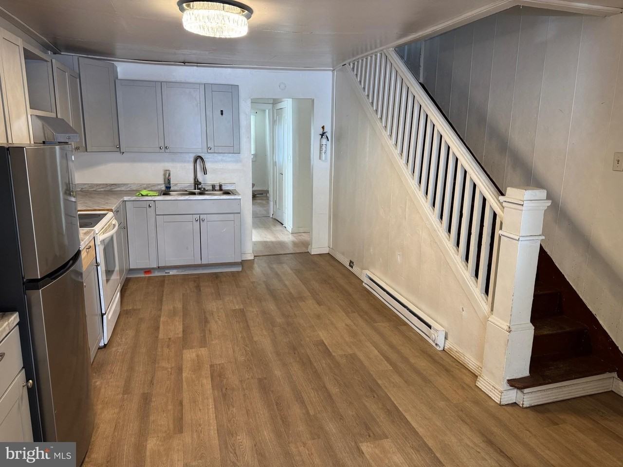 302 S 2nd St - Photo 4 of 11