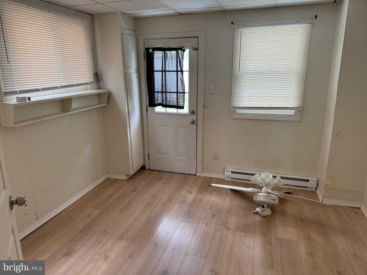 302 S 2nd St - Photo 5 of 11