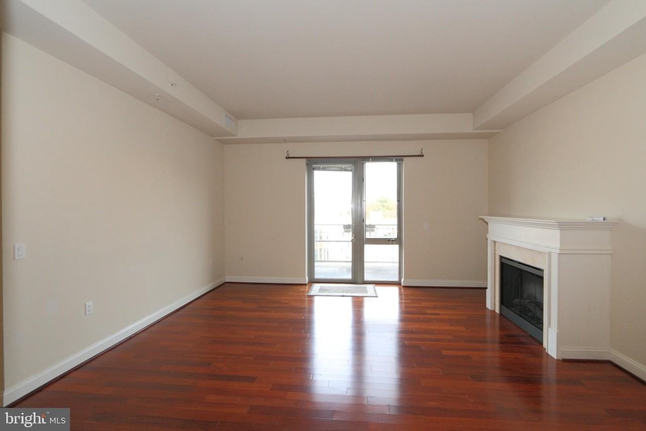 513 W Broad St #713 - Photo 5 of 28