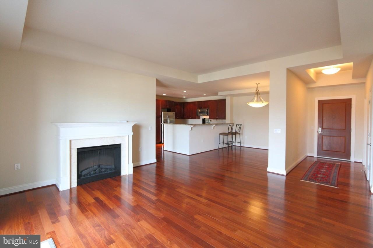 513 W Broad St #713 - Photo 7 of 28