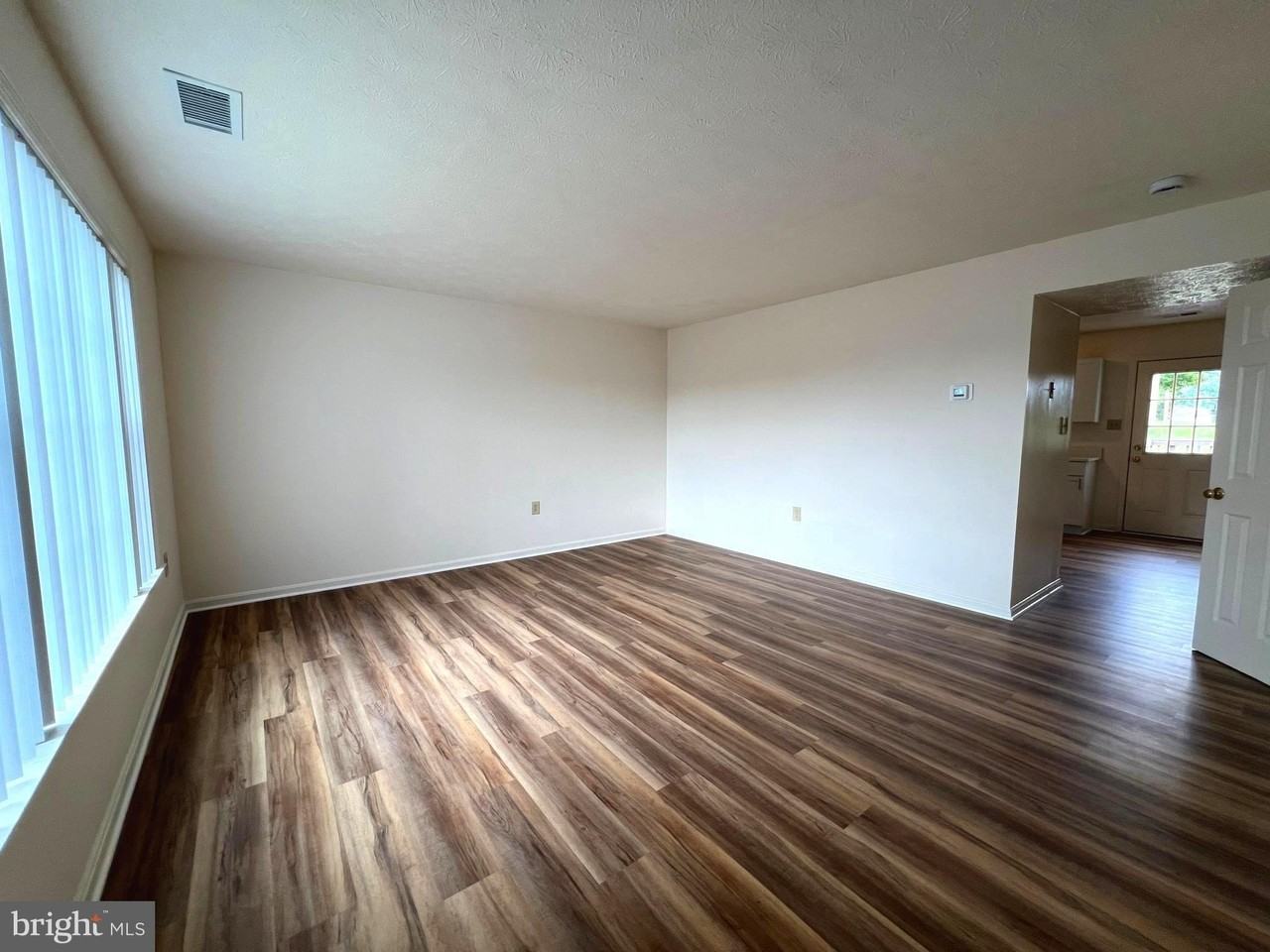 128 Parkside Dr - Photo 2 of 17