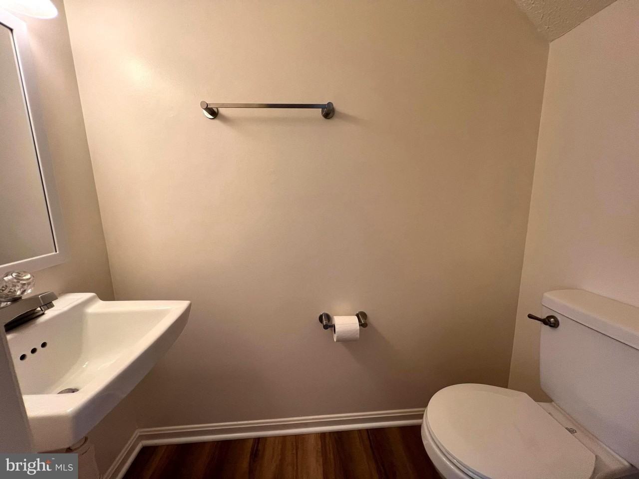 128 Parkside Dr - Photo 4 of 17