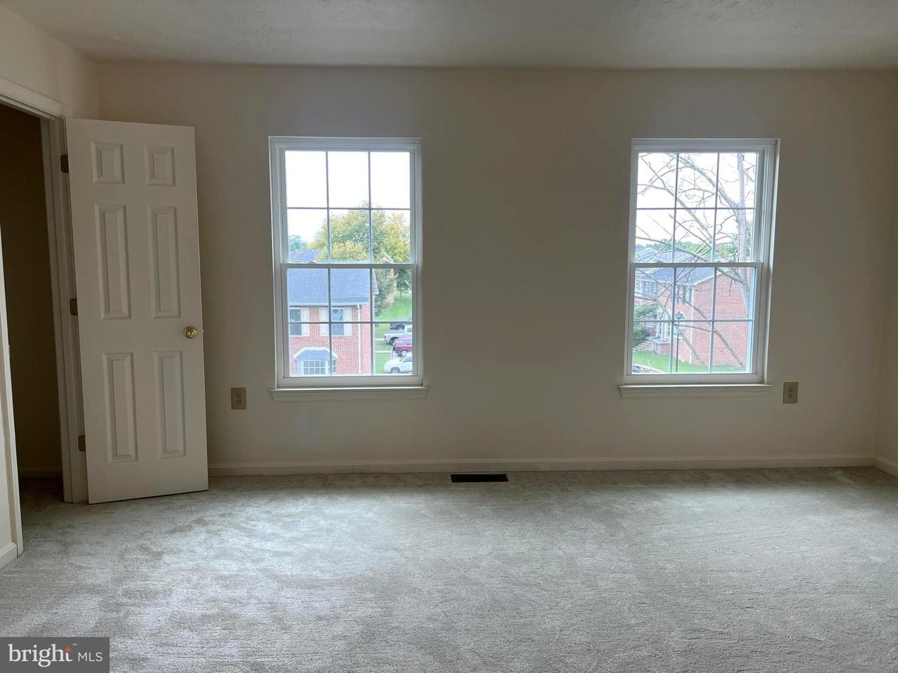 128 Parkside Dr - Photo 7 of 17