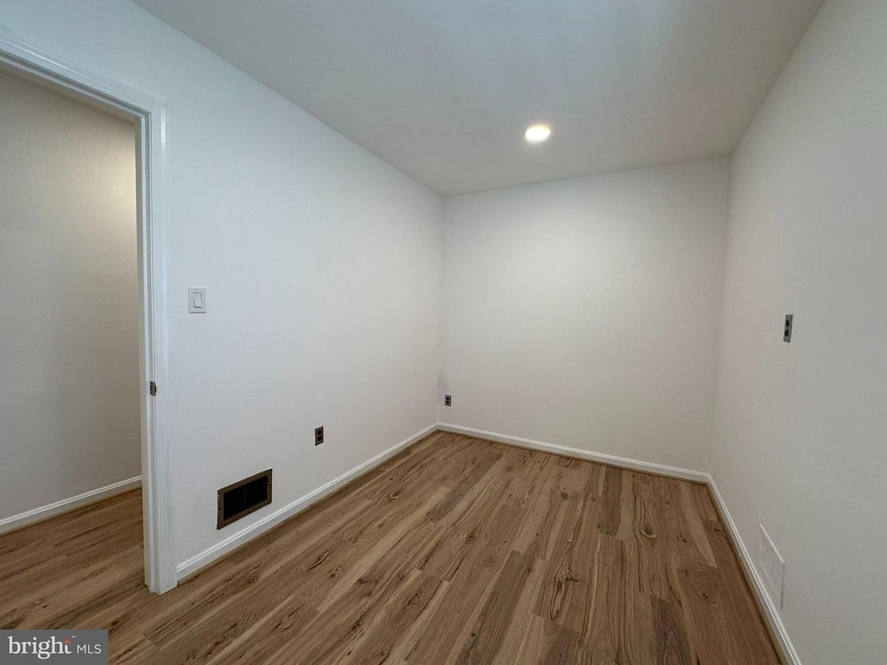 3000 James St - Photo 6 of 22