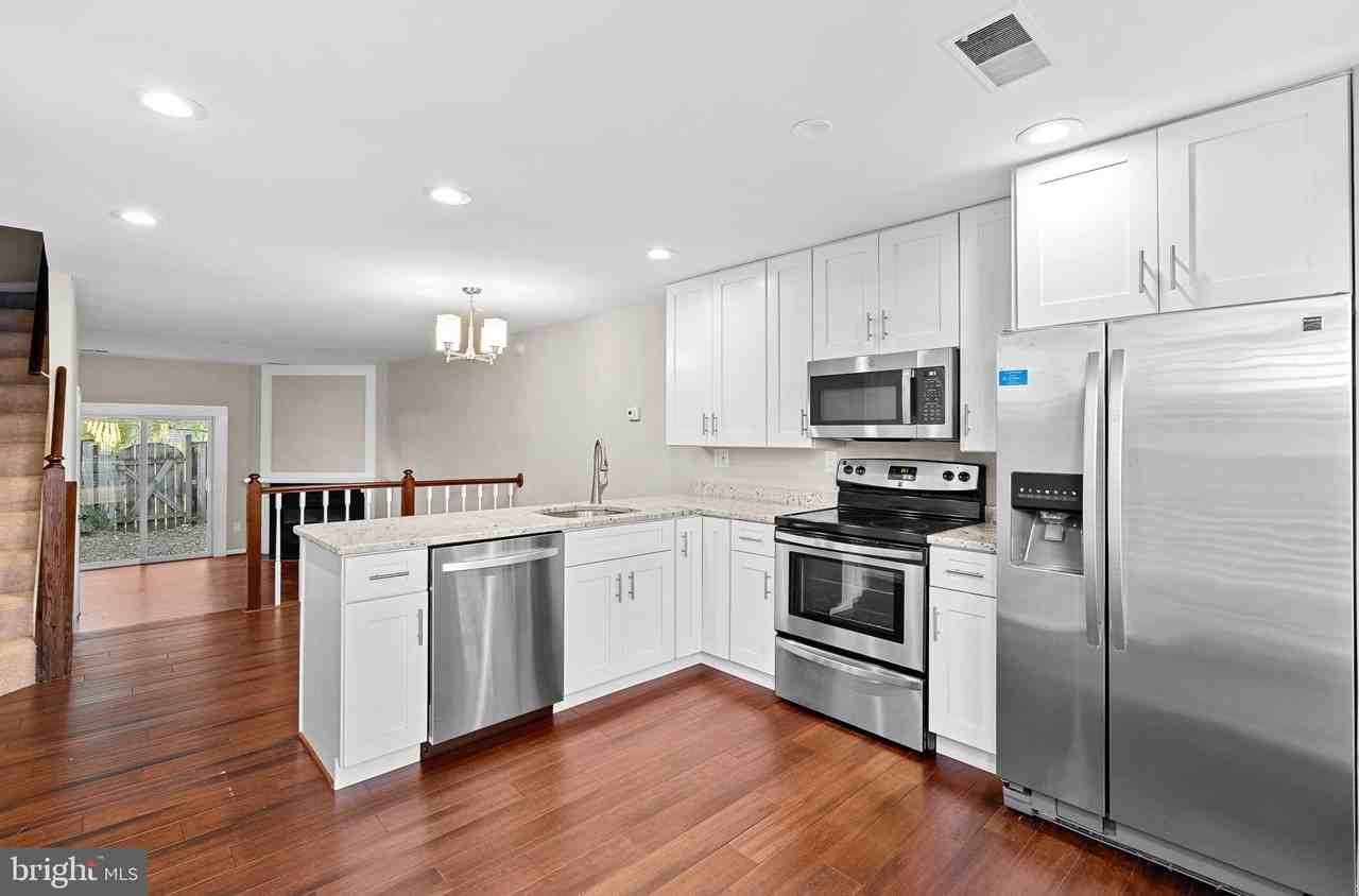 2110 Whisperwood Glen Ln - Photo 2 of 27