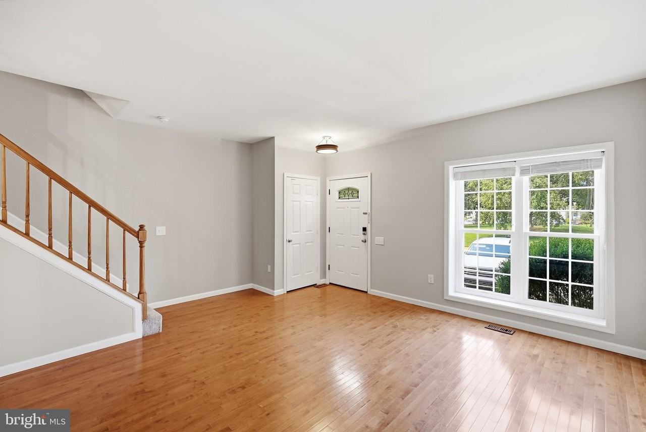 7253 Stover Dr - Photo 3 of 31