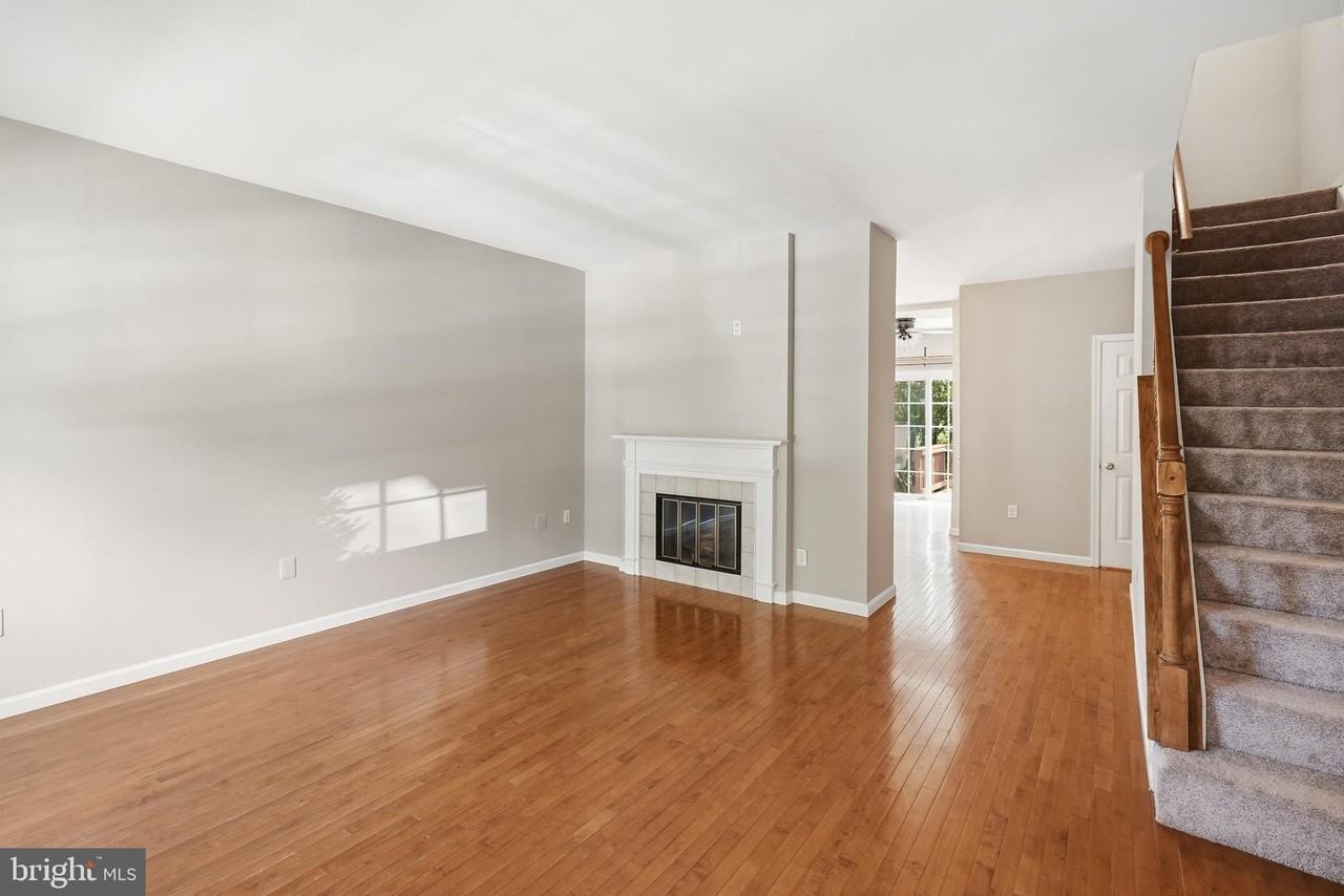 7253 Stover Dr - Photo 4 of 31