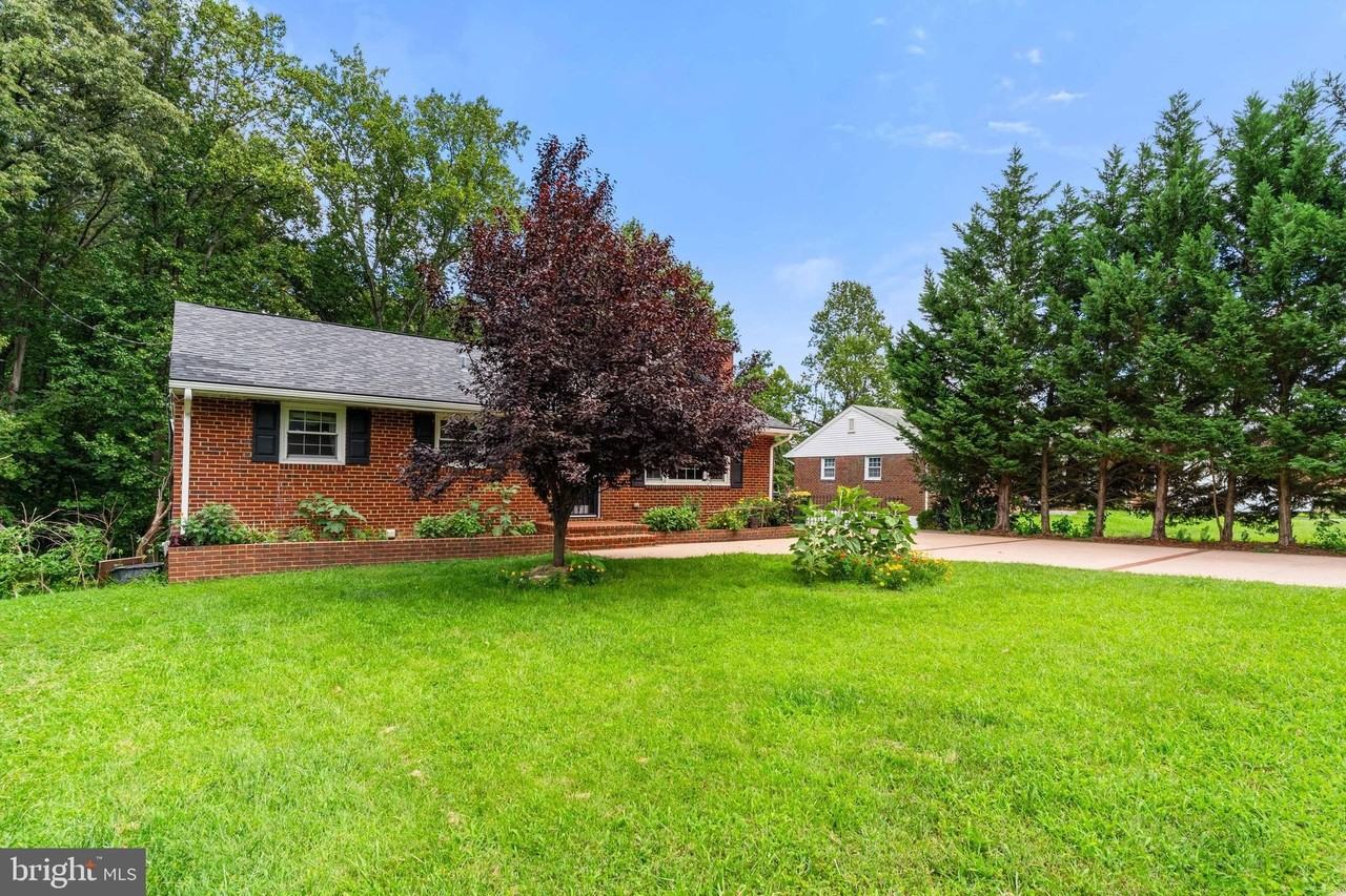 6808 Darby Ln - Photo 4 of 50