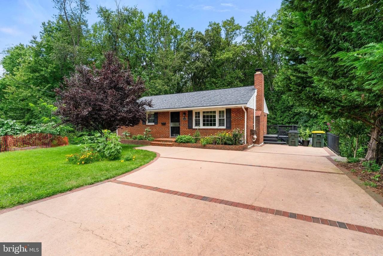 6808 Darby Ln - Photo 5 of 50