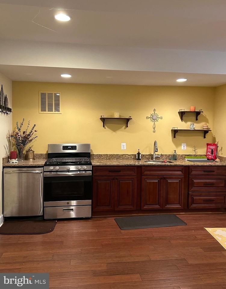 41857 Rawnsley Dr - Photo 3 of 23