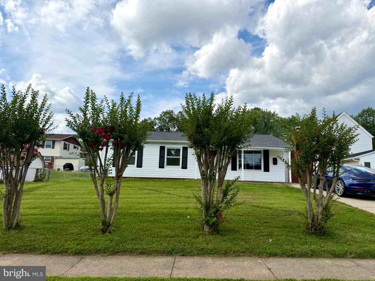 606 W Beech Rd - Photo 2 of 33