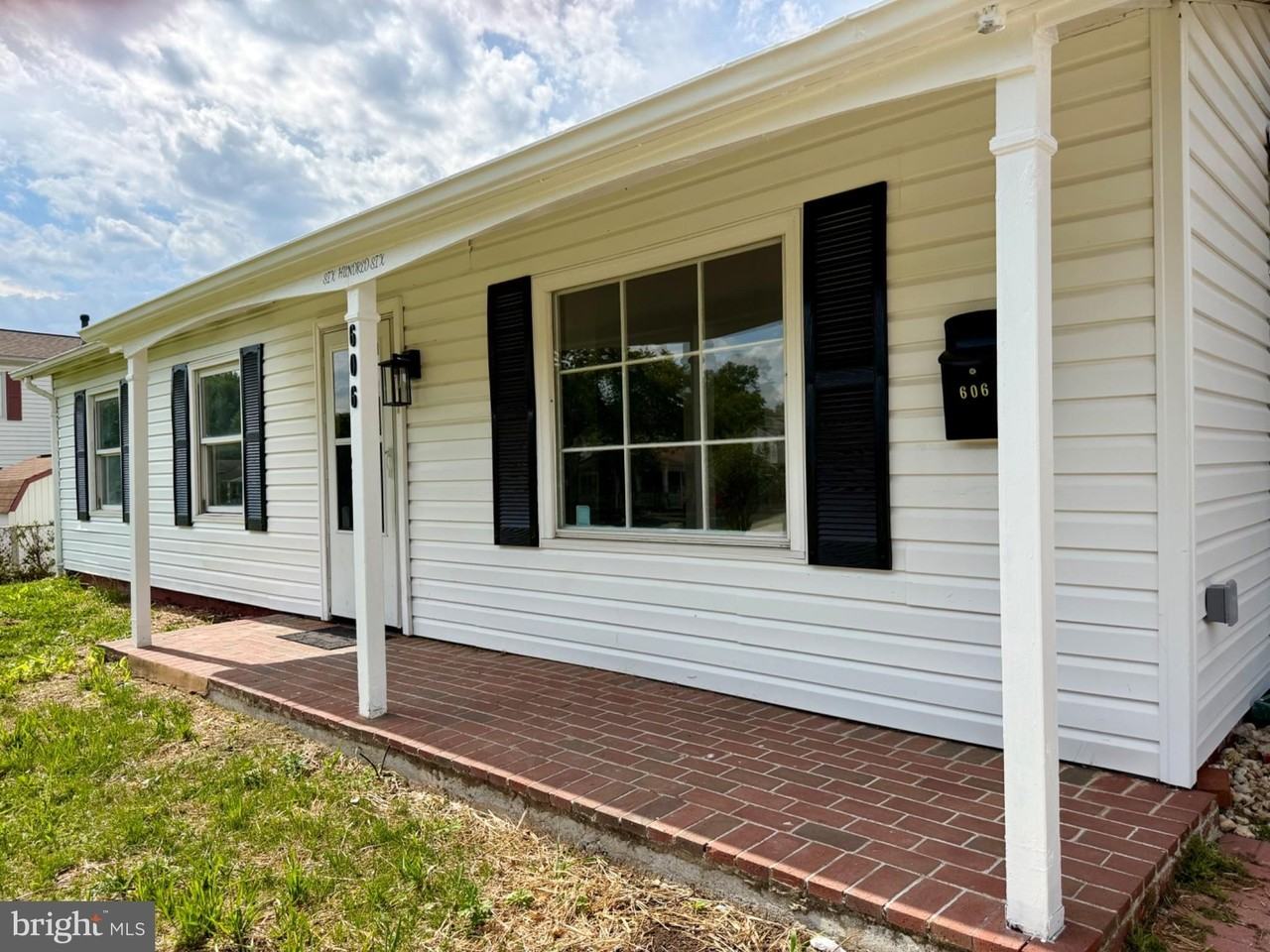 606 W Beech Rd - Photo 4 of 33