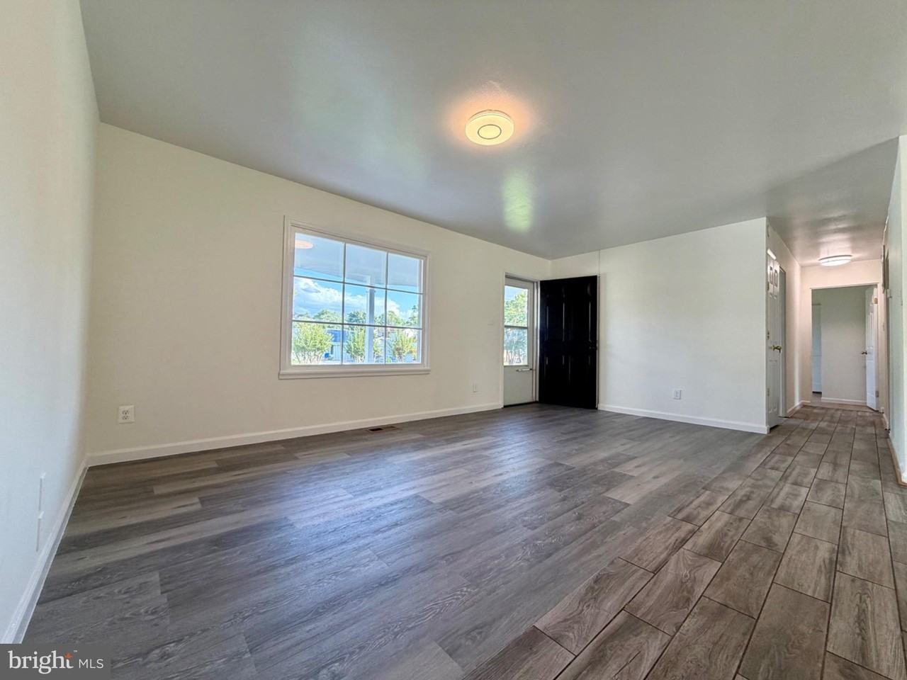 606 W Beech Rd - Photo 7 of 33