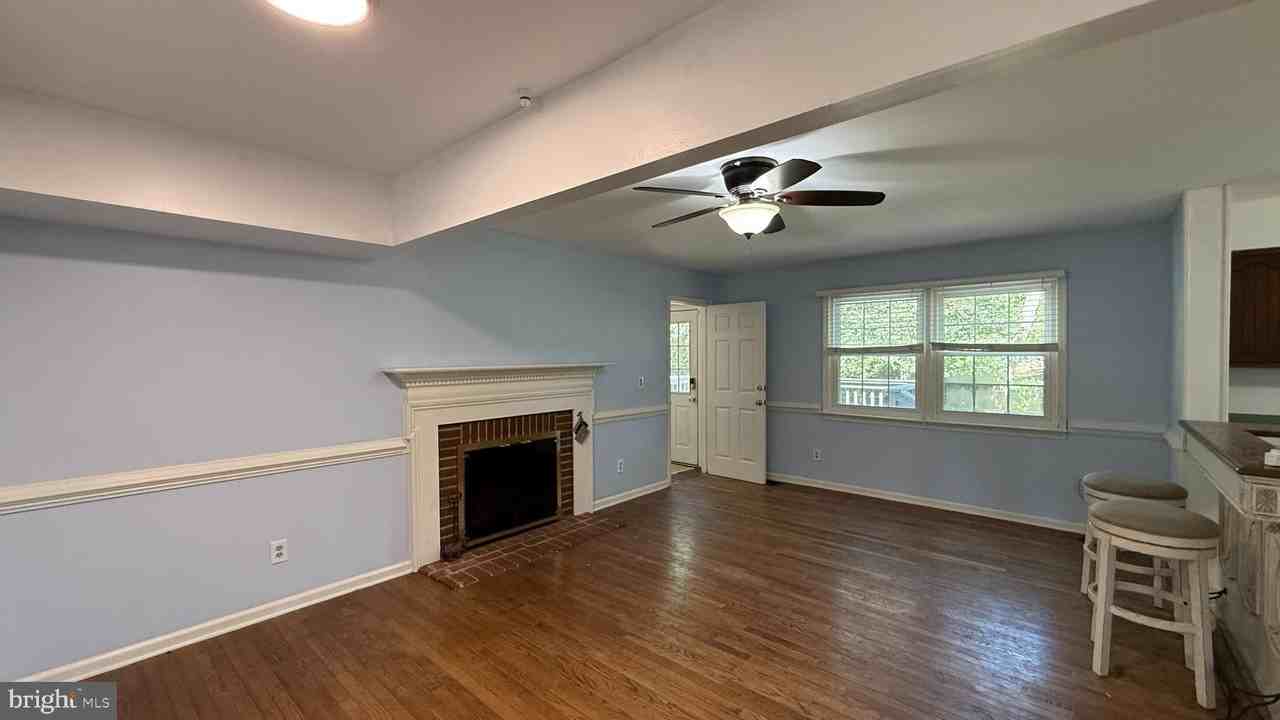 4015 Duke Of Glouster St - Photo 4 of 24
