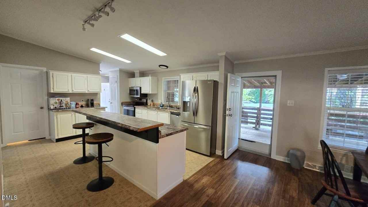 530 Avent Ferry Rd - Photo 7 of 27