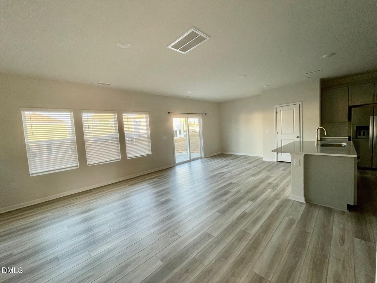 129 Rushmore Ave - Photo 4 of 12