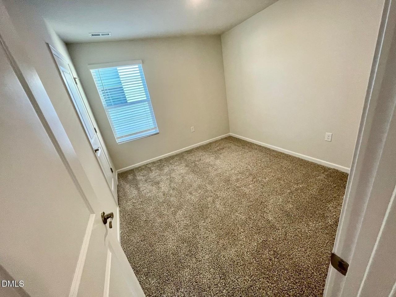 129 Rushmore Ave - Photo 6 of 12