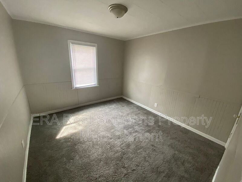 2231 Parkwood Ave - Photo 6 of 11