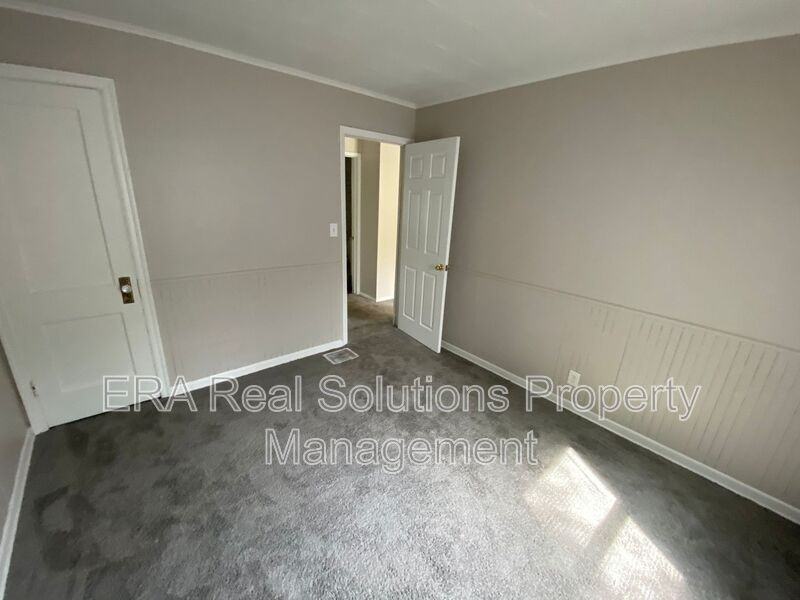 2231 Parkwood Ave - Photo 7 of 11