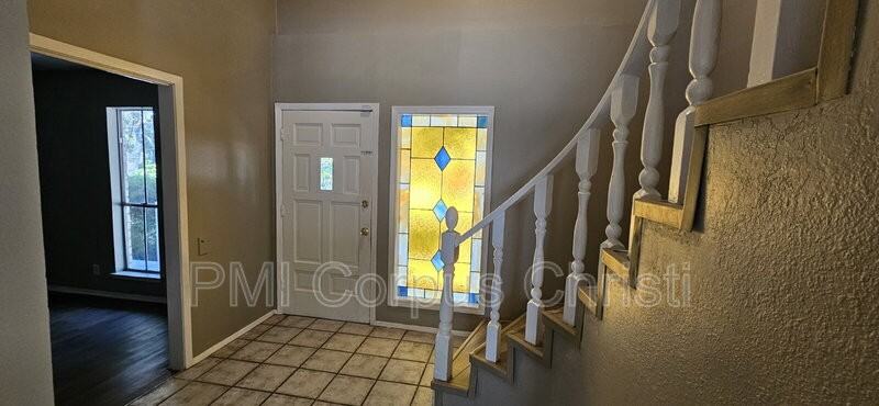1022 Delta Dr - Photo 3 of 33