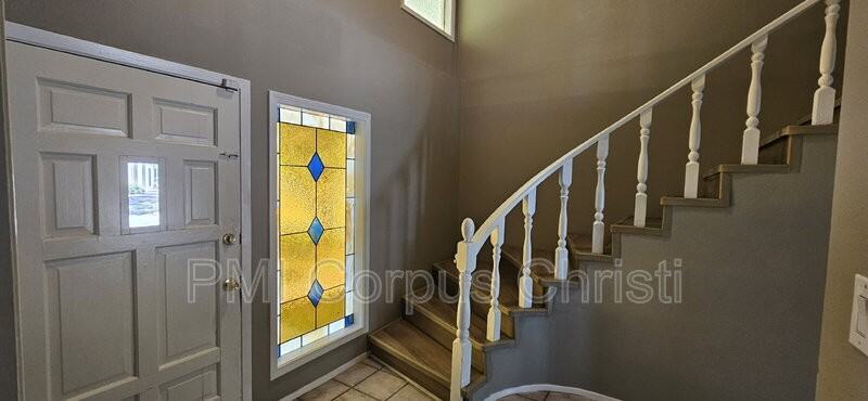 1022 Delta Dr - Photo 4 of 33