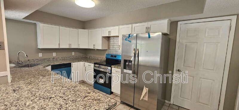 1022 Delta Dr - Photo 6 of 33