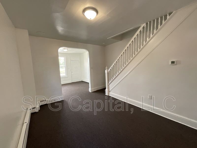 141 Stevens Ave - Photo 3 of 10