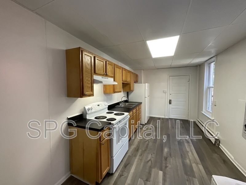 141 Stevens Ave - Photo 4 of 10