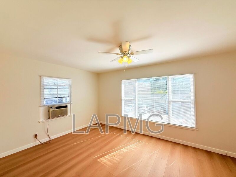 363 E Washington Blvd #6 - Photo 3 of 17
