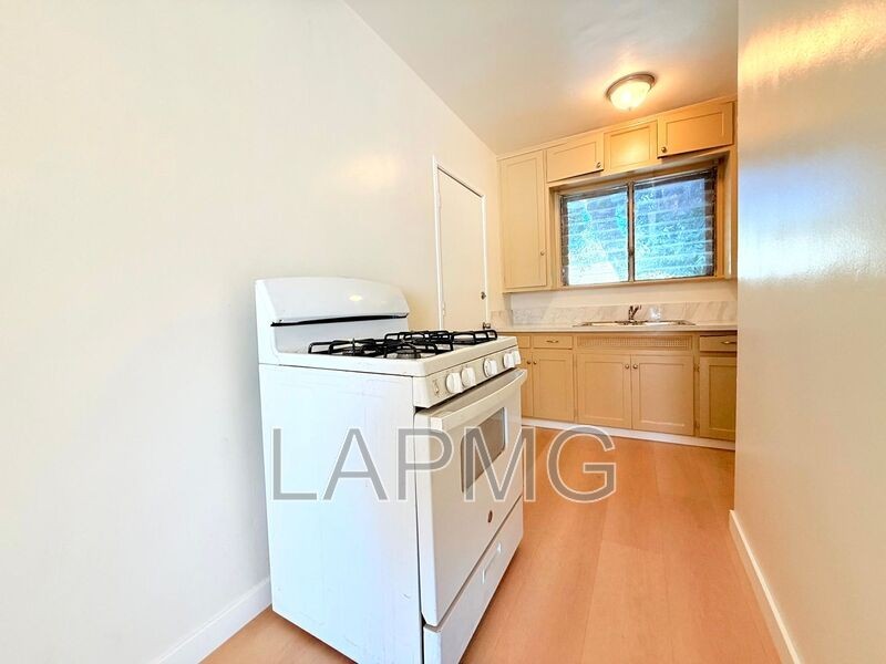 363 E Washington Blvd #6 - Photo 6 of 17