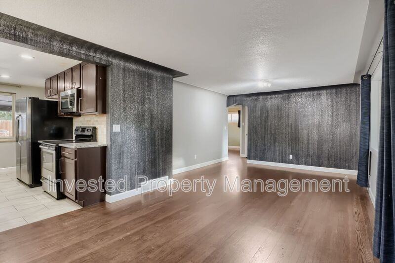 2591 S Raleigh St - Photo 5 of 25
