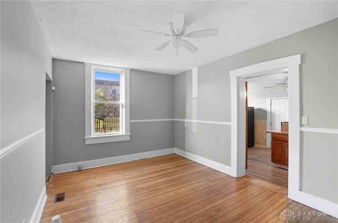149 Boltin St - Photo 7 of 38