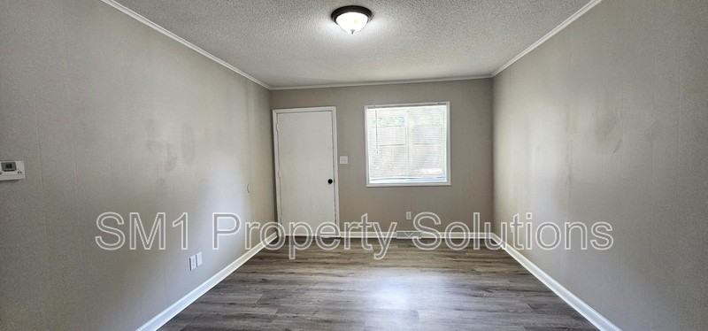 307 N Hall St #B - Photo 2 of 11