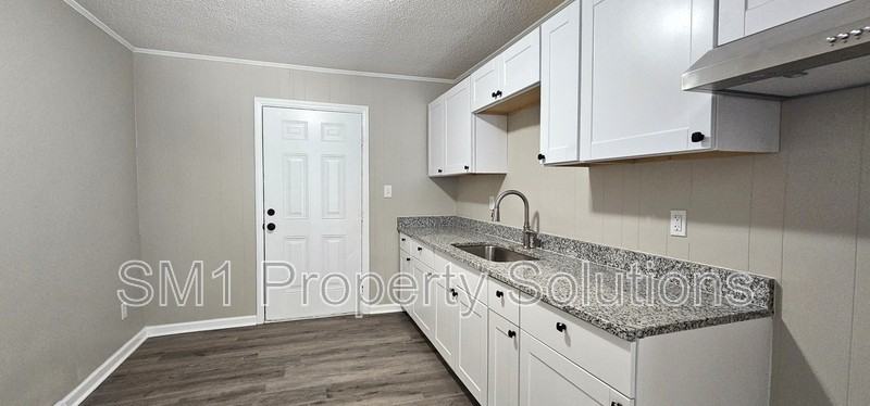307 N Hall St #B - Photo 3 of 11