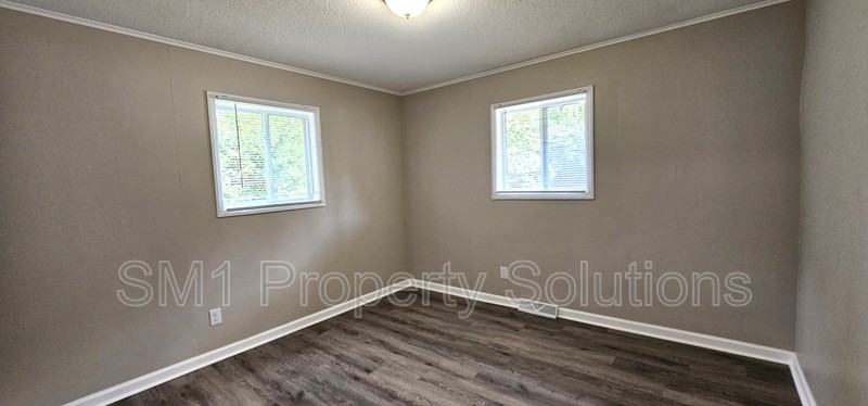 307 N Hall St #B - Photo 7 of 11