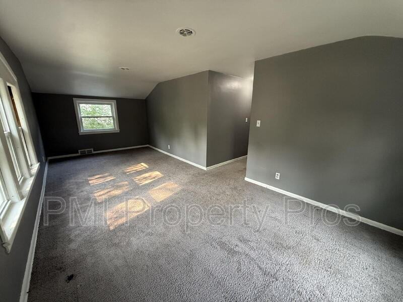 6618 N 56th St - Photo 2 of 18