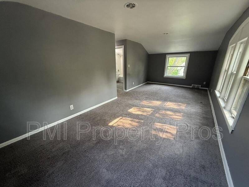 6618 N 56th St - Photo 3 of 18