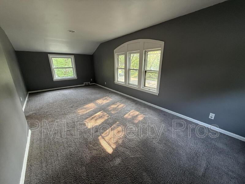 6618 N 56th St - Photo 4 of 18