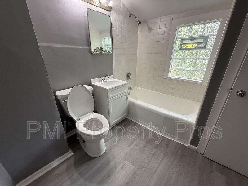 6618 N 56th St - Photo 5 of 18