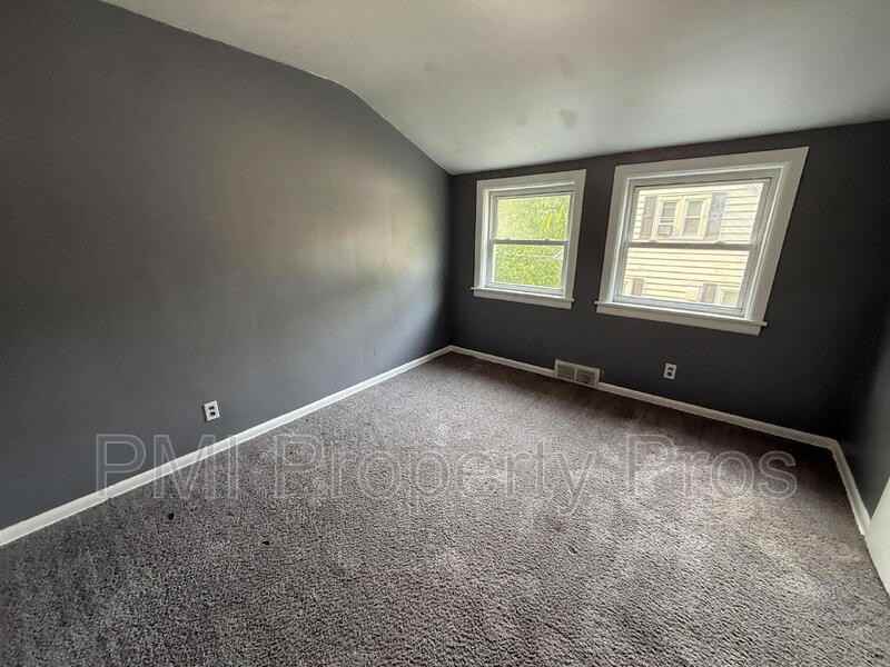 6618 N 56th St - Photo 6 of 18
