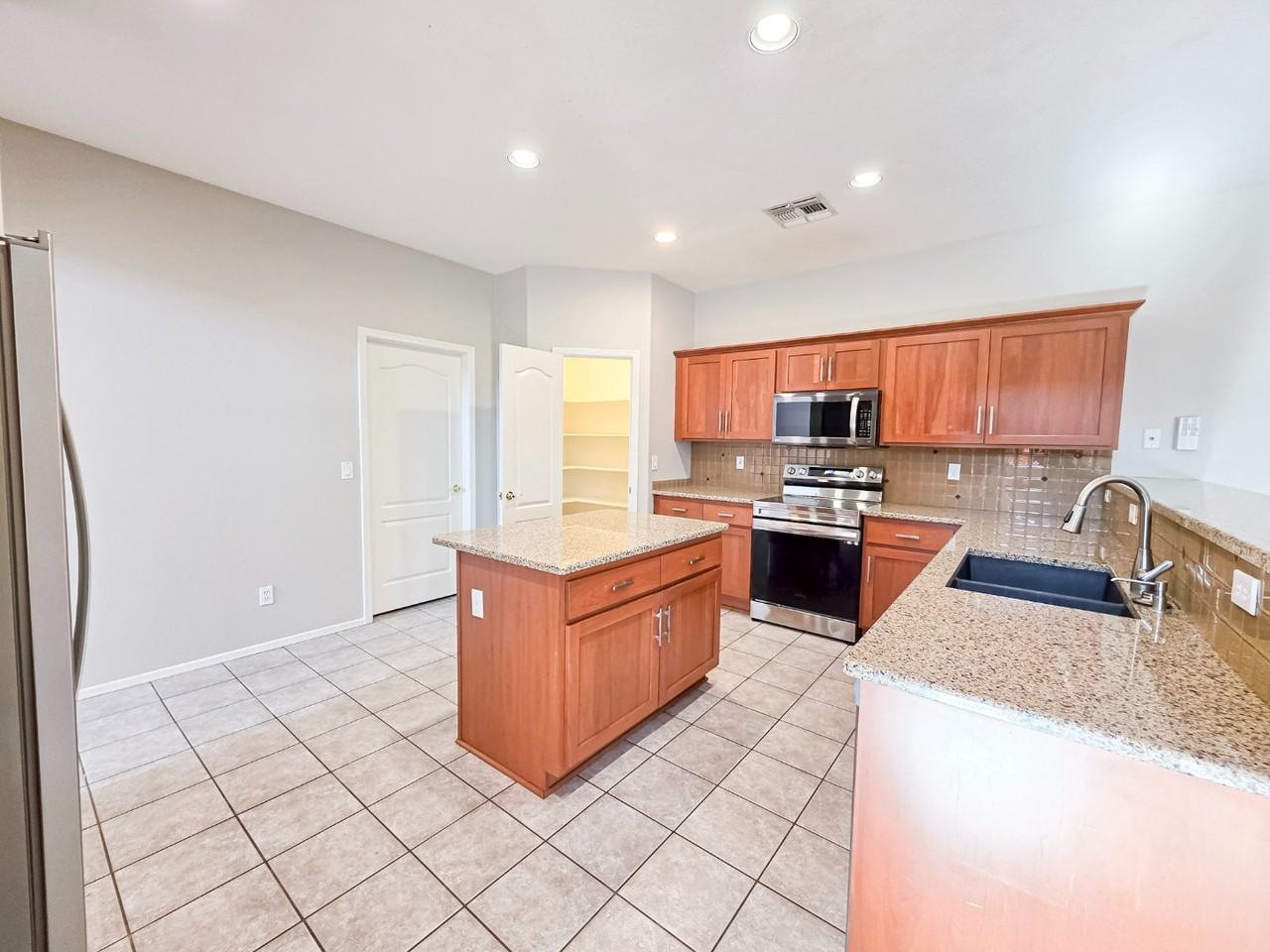 1462 W Roadrunner Dr - Photo 5 of 37
