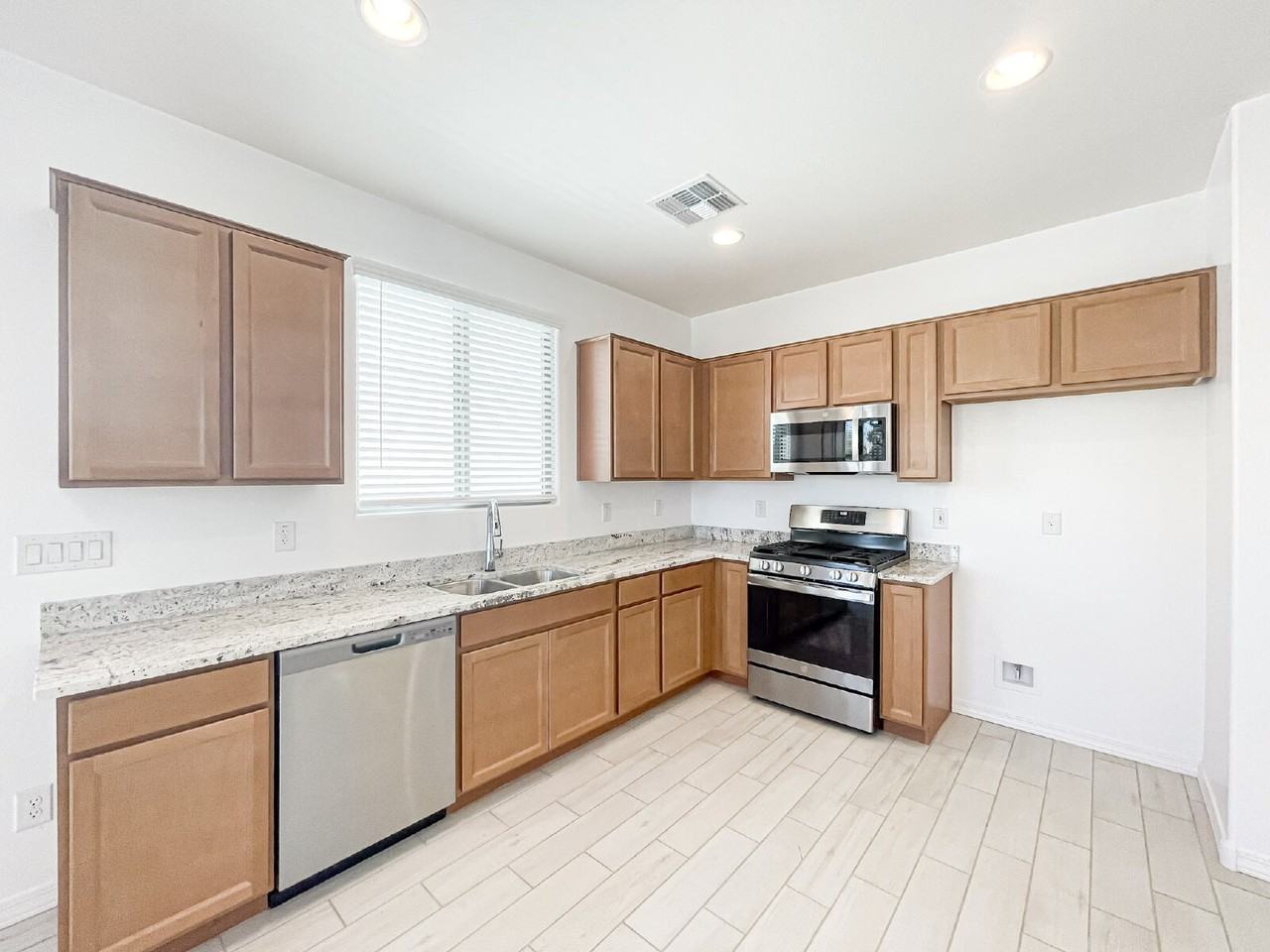 4239 S 58th Ln - Photo 5 of 16