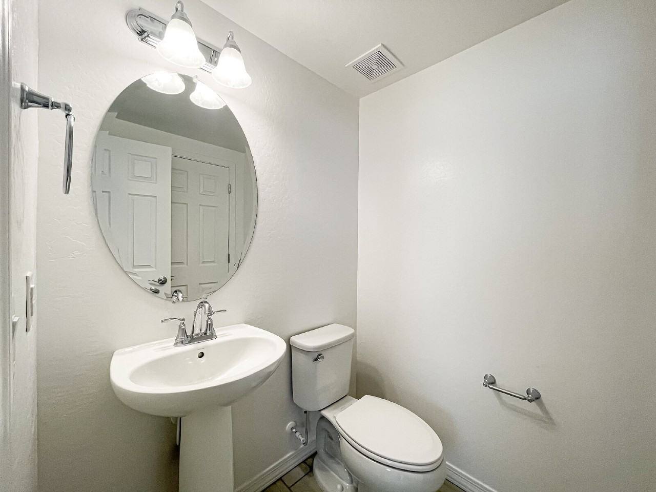 4239 S 58th Ln - Photo 6 of 16