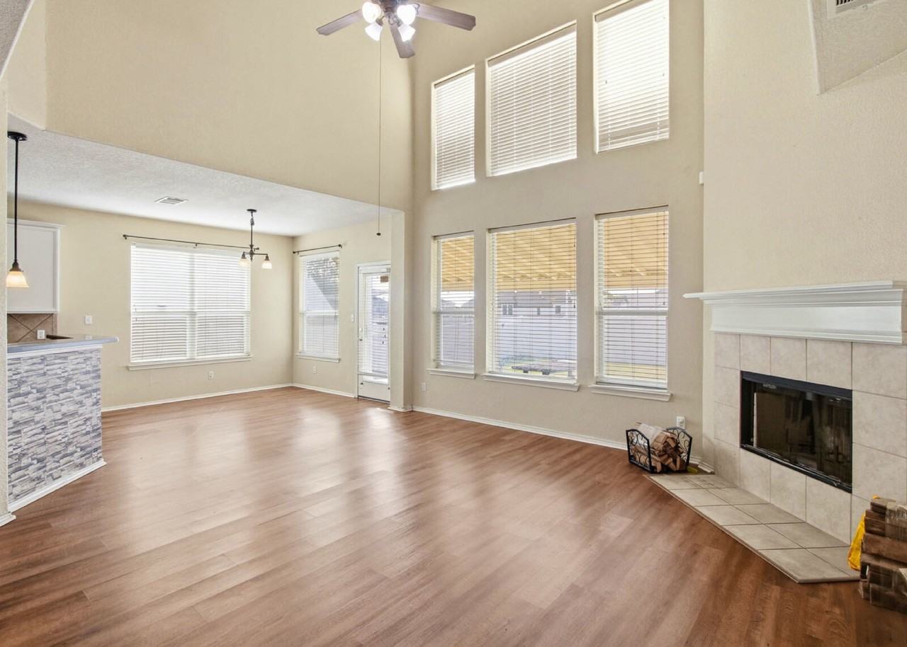 119 Brook Mdws - Photo 4 of 35
