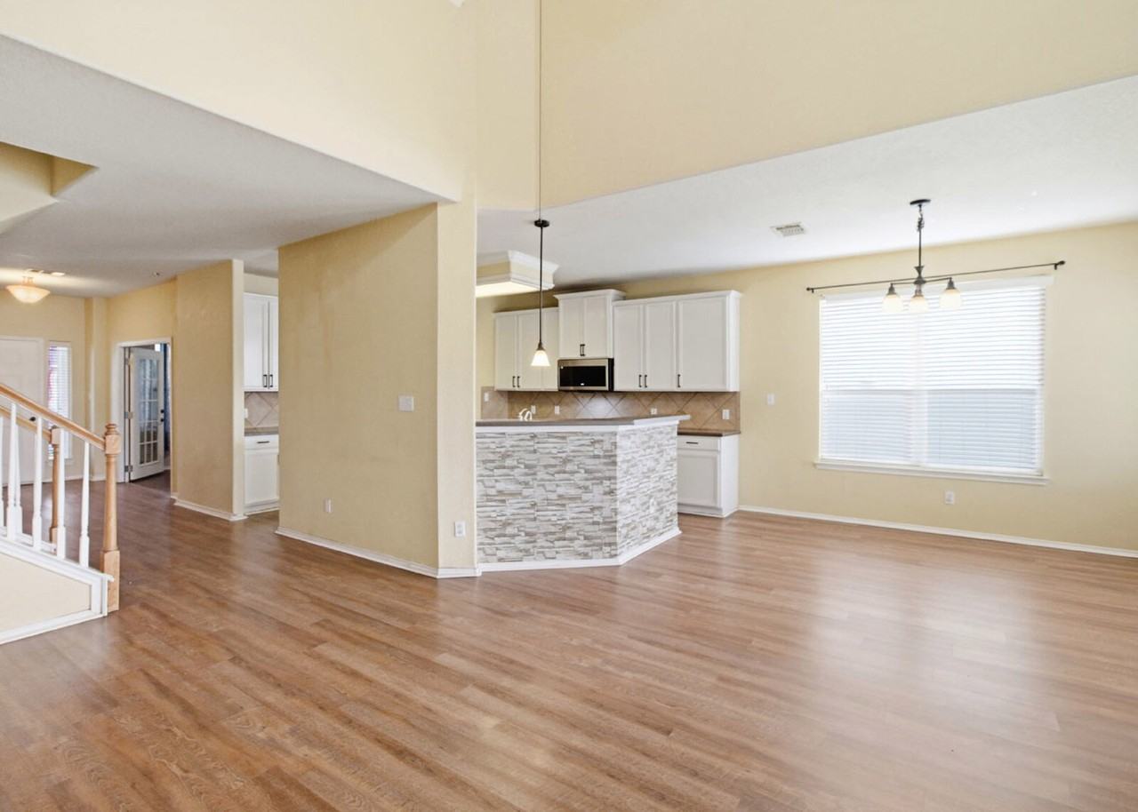 119 Brook Mdws - Photo 5 of 35