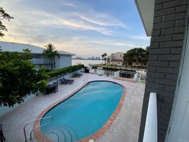 120 Lehane Terrace - Photo 3 of 8
