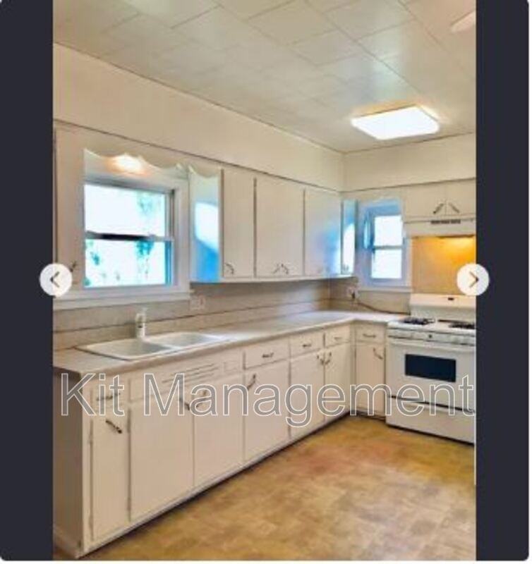 1032 Atlantic Ave - Photo 3 of 7