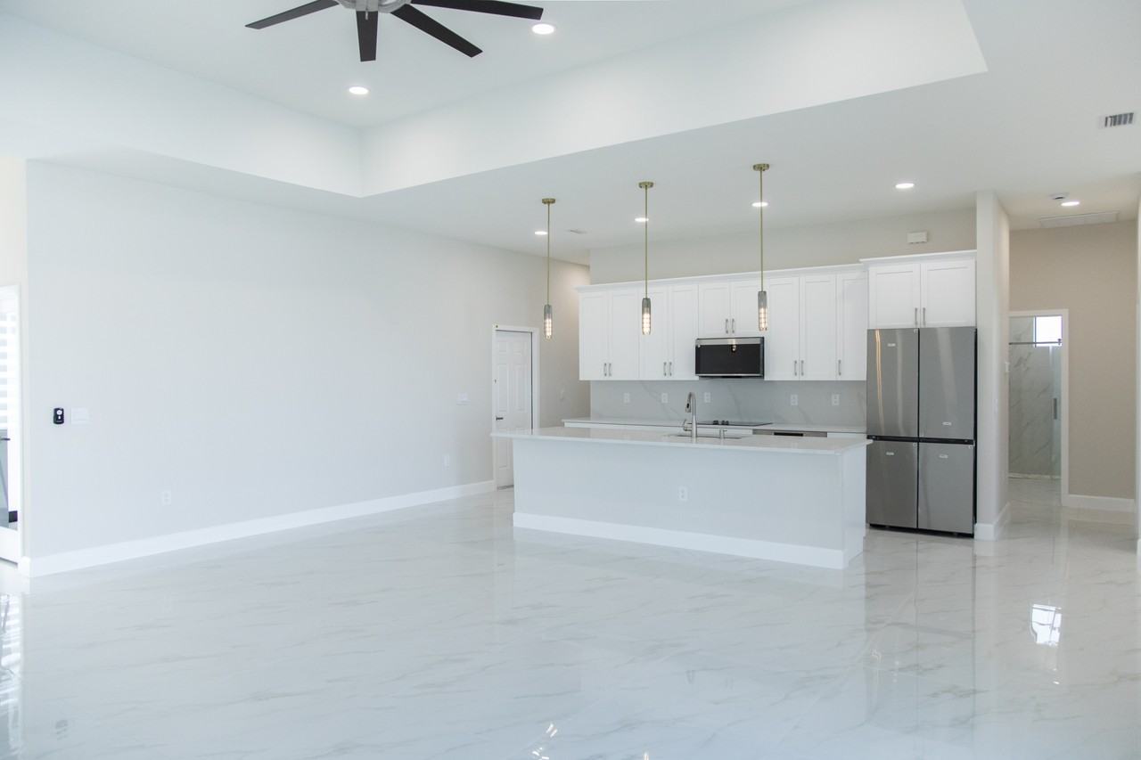 2217 Ne 15th Ter - Photo 3 of 44