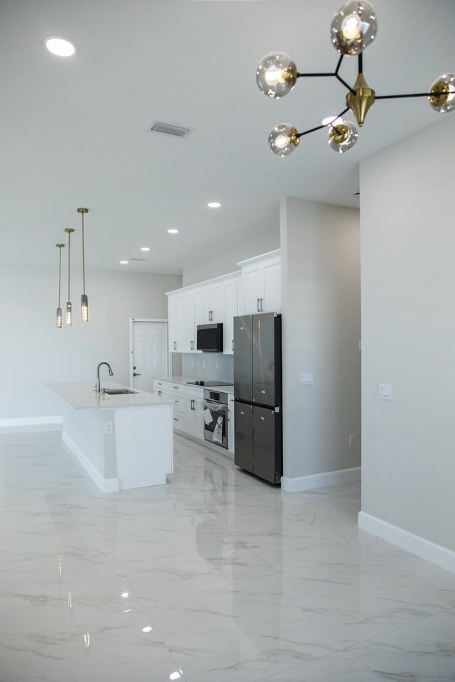 2217 Ne 15th Ter - Photo 4 of 44
