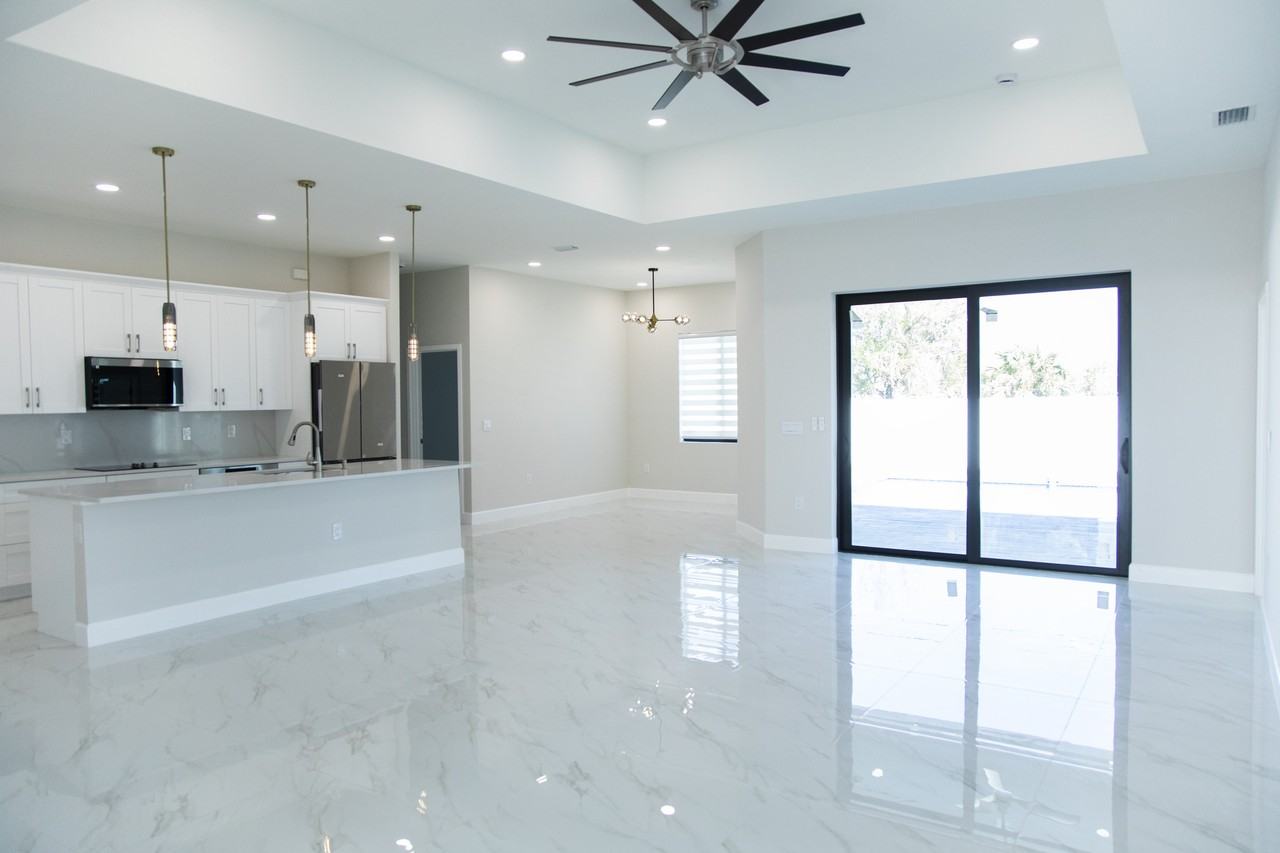2217 Ne 15th Ter - Photo 5 of 44